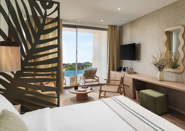 1 Bedroom, Swim Up, Suite, King Bed, Garden View، NALU Latchi, Leonardo Limited Edition 3/6
