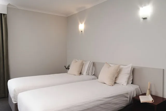 3 Bedrooms, Connecting, Open Plan, King and Queen and Twin Beds، ABODE NARRABUNDAH 1/4