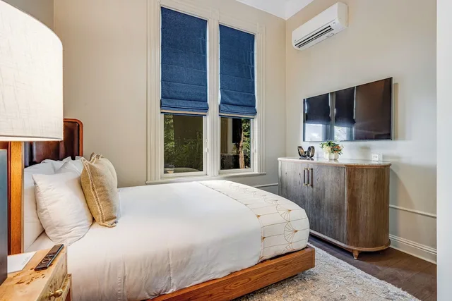 غرفة بسرير كوين، The White House Inn 2/8
