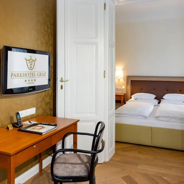 غرفة ديلوكس بسرير مزدوج بإطلالة على الفناء، Parkhotel Graz - Traditional Luxury 2/5