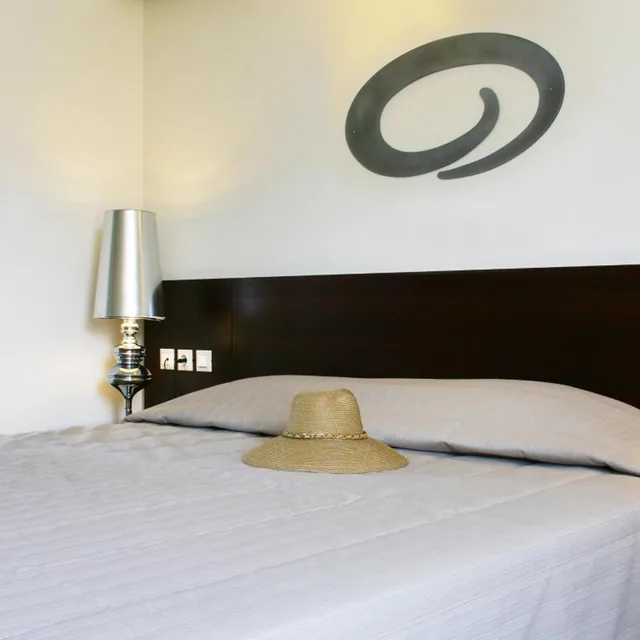 غرفة ثلاثية، Golden Beach Hotel 8/10