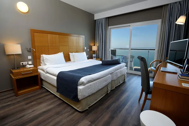 King Bed, Sea Front، Golden Star City Resort 8/10