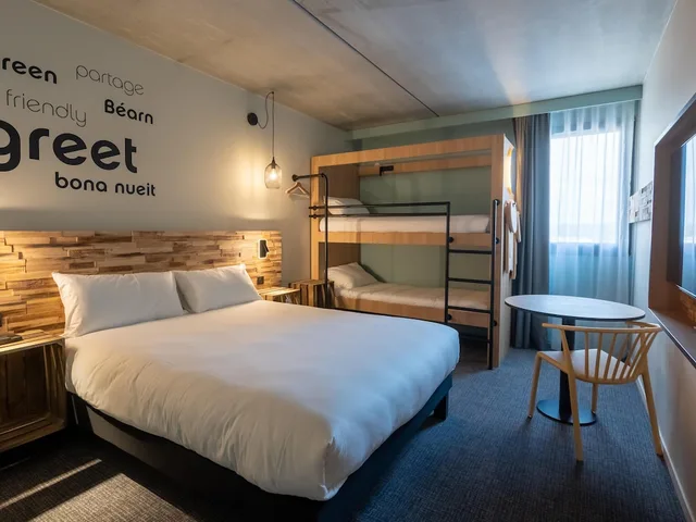 Family, 2 Double Beds, Greet hotel Orthez Bearn 1/4