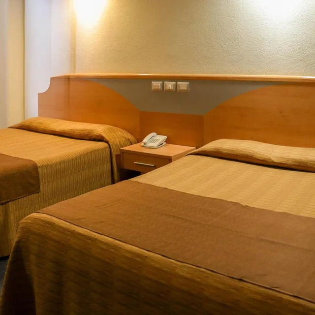 Room, 2 Double Beds, Hotel Milan 2/4