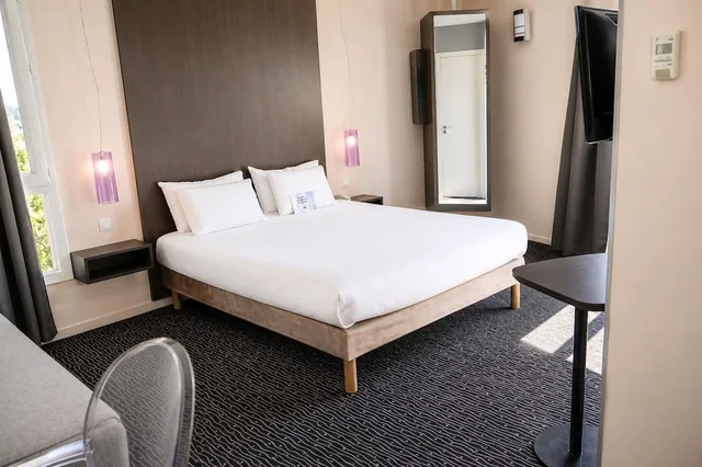 غرفة بريستيج بسرير مزدوج، KYRIAD CHARLEVILLE MEZIERES 9/10