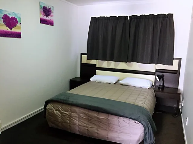 2 Bedrooms, Family, Apartment, Grosvenor Motor Inn 1/10
