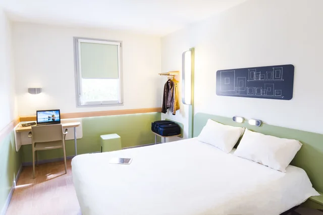 غرفة بسرير مزدوج وسرير فردي، Ibis Budget Valence Sud 3/7