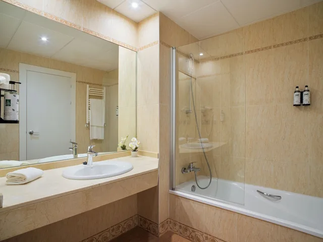Park, Standard, 2 Double Beds، Hotel Piramide Salou 5/7