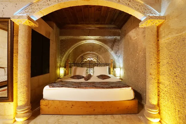 غرفة جونيور بسرير كينج وسرير فردي، Roma Cave Suite Hotel 8/10