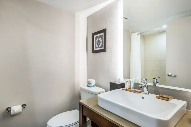 Studio, Suite, King Bed, Ocean Front، Country Inn & Suites by Radisson, Virginia Beach (Oceanfront) 4/6