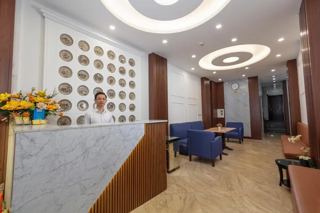 غرفة ديلوكس رباعية بشرفة، Millennium Hanoi Hotel 1/1