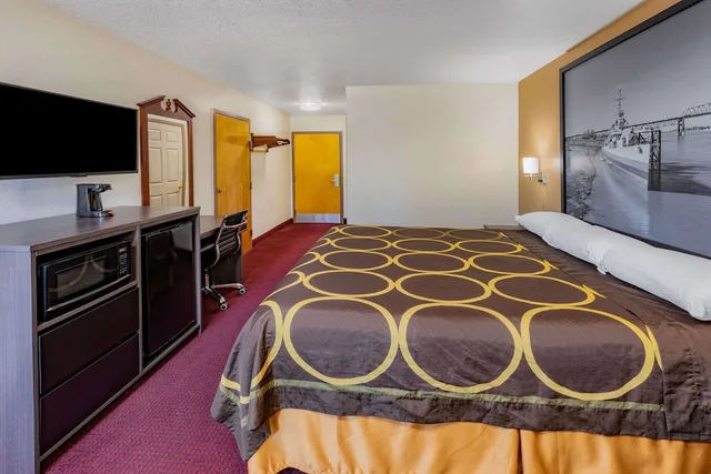 غرفة بسرير كينج لذوي الإعاقة، Super 8 by Wyndham Kinder/Coushatta near Casino 2/2