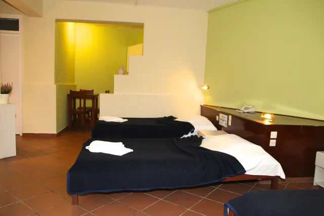 Room, Triple, 1 Double and 1 Single Bed, Garden View, Mediterranean Blue 3/8