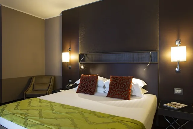 جناح جونيور، Rome Times Hotel 2/6