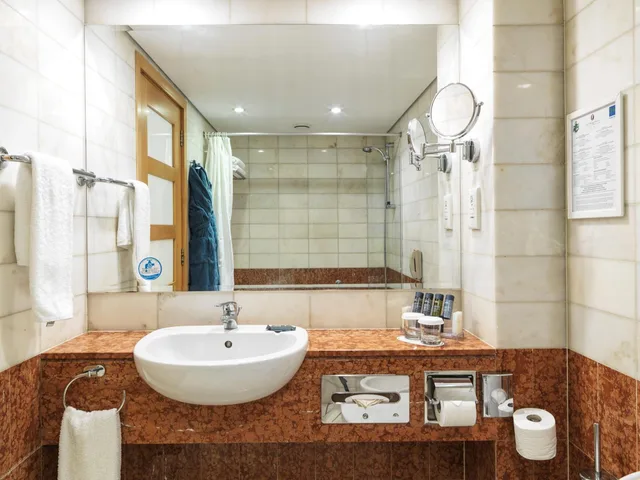 Executive, Double Bed, Inland View، St Raphael Resort and Marina 3/6