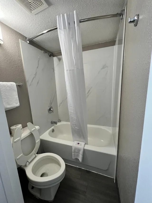 Deluxe, Queen Bed, Motel6 Council Bluffs, IA - Omaha East 6/6