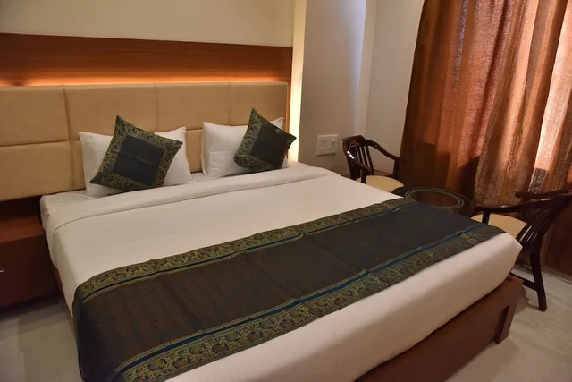 غرفة ديلوكس بسرير مزدوج، Hotel R K Grand 3/8