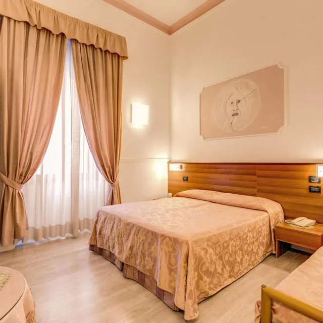 غرفة رباعية، Hotel Martini 5/10