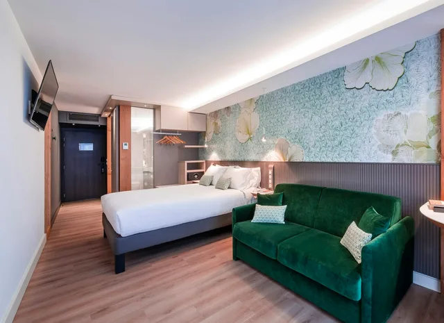 غرفة بريميوم بسرير كوين مع أريكة، Voco Strasbourg Centre - The Garden 4/6