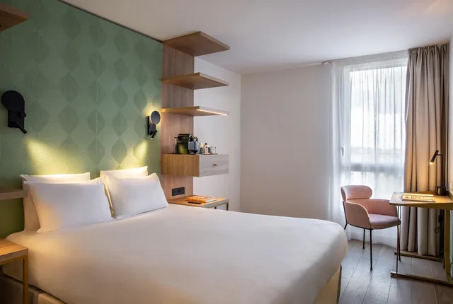Standard, Double Bed, Kyriad Prestige Asnieres-Sur-Seine 3/10