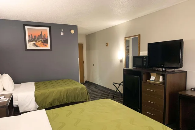 غرفة رباعية بسريرين مزدوجين، Quality Inn Hillsboro 3/3