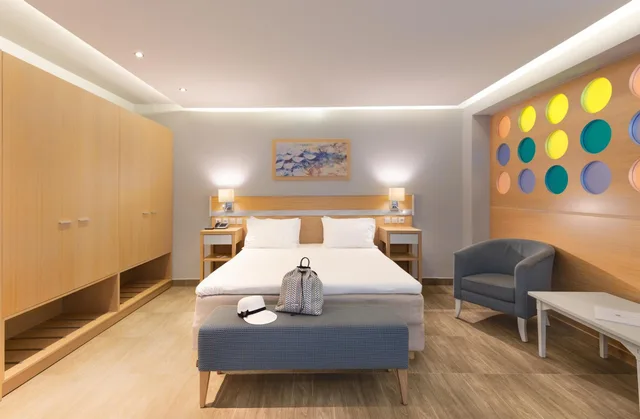 جناح عائلي بإطلالة على الحديقة بـ3 غرف نوم، Lyttos Beach Hotel 1/3
