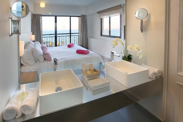 جناح تنفيذي بإطلالة على المسبح، Sandy Beach Hotel & Spa 1/1