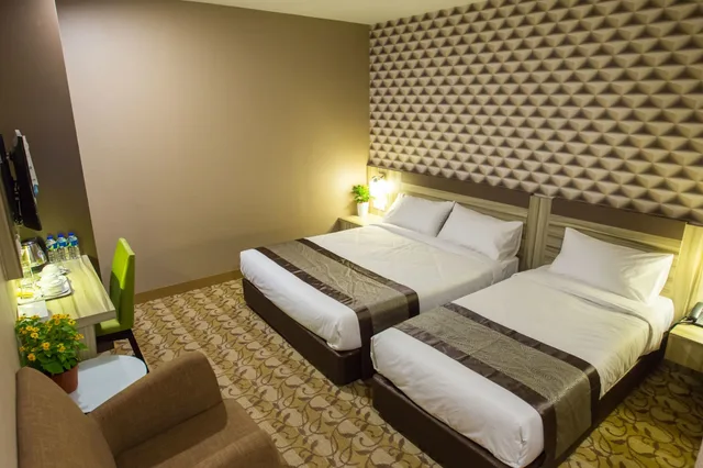 غرفة ثلاثية بسرير كوين وسرير فردي، Ls Hotel 1/3