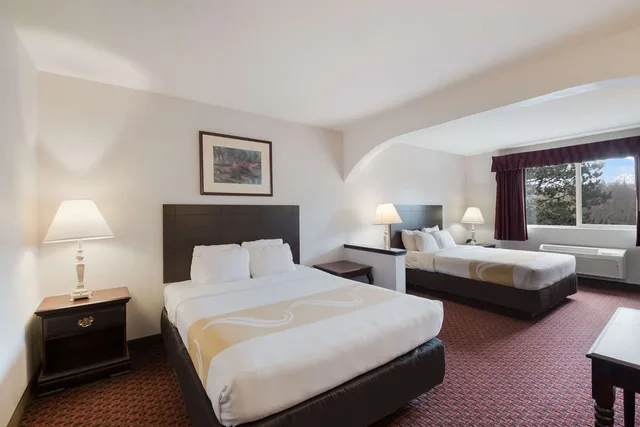 Efficiency, Suite, 2 Queen Beds، Quality Inn Grand Suites Bellingham 3/5