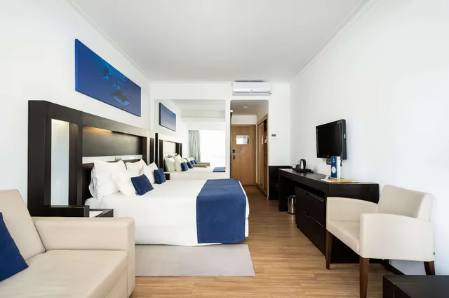 غرفة عائلية بسريرين منفصلين مع أريكة، Jupiter Algarve Hotel 2/8