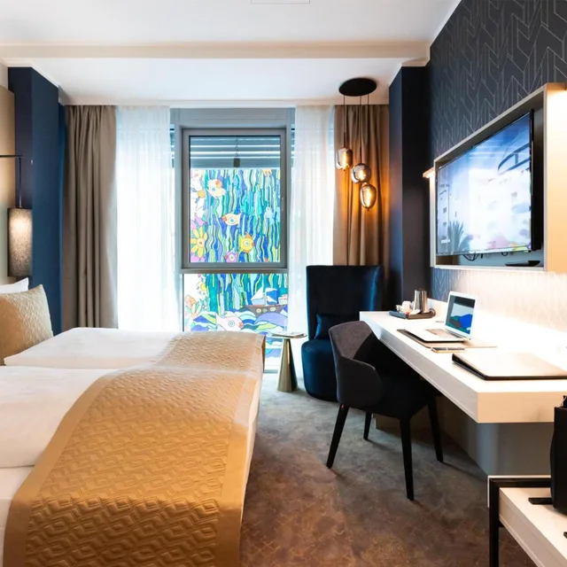 Room, Double Bed, Atrium View، Best Western Premier Royal Blue - Adult Only 4/7