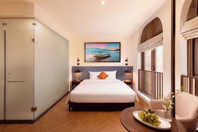 Superior, King Bed, Lumiere Boutique Vy Da 10/10
