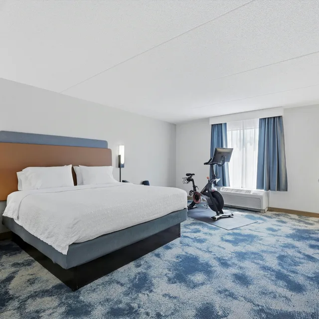 Room, King Bed, Peloton، Hampton Inn Martinsburg South-Inwood 5/10