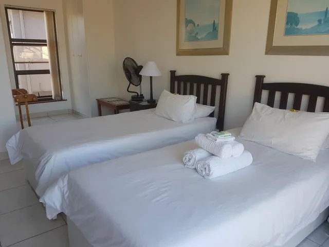 غرفة قياسية بسريرين منفصلين مع أريكة، Melkbosch Guesthouse 1/3