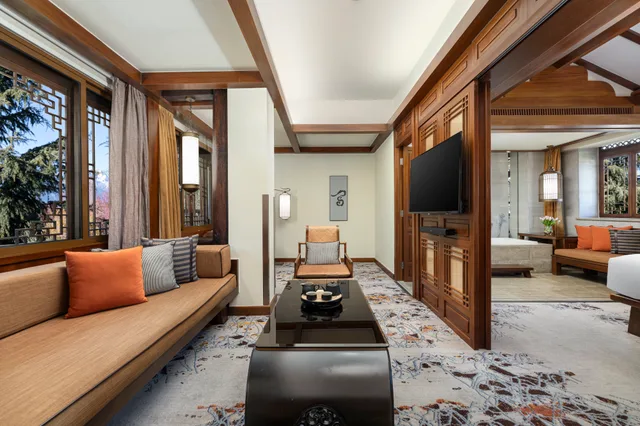 جناح جونيور، INTERCONTINENTAL LIJIANG ANCIENT TOWN RESORT 2/3