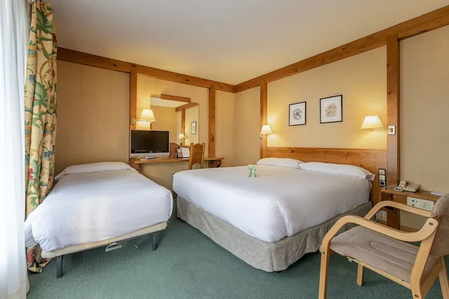 غرفة ثلاثية، Sport Hotel 1/2