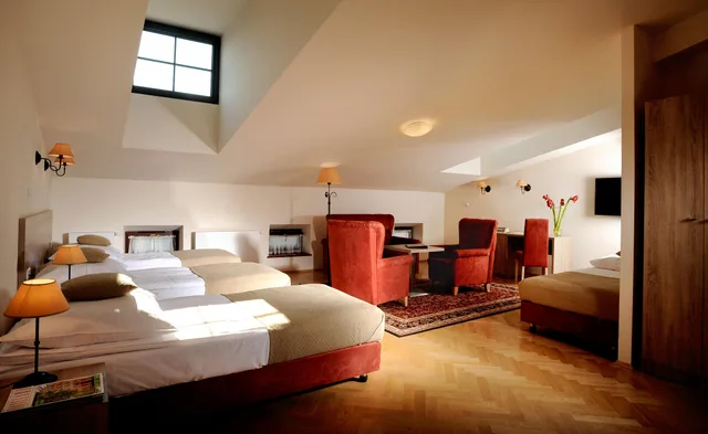 Quad Room، Hotel Santi 1/1