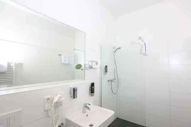 غرفة بسرير كوين، H24 Hoteltow 5/5