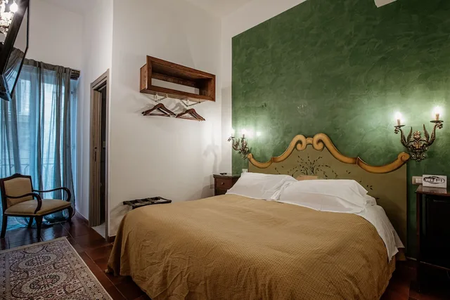 غرفة أساسية بسرير كوين بإطلالة على المدينة بشرفة، B&B Porta Marina Ortigia 2/10