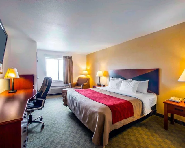 غرفة بسرير كينج، Comfort Inn & Suites Greenville I-70 2/6