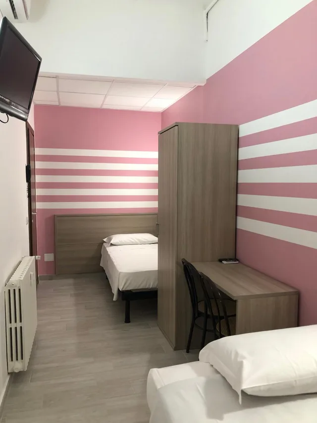 غرفة بسريرين منفصلين بحمام خاص، Hotel Leonardo da Vinci 1/5