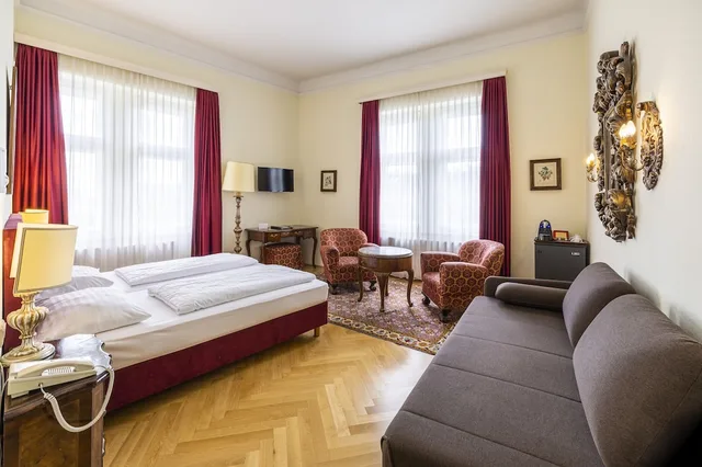 غرفة قياسية ثلاثية، Regina Hotel 2/10