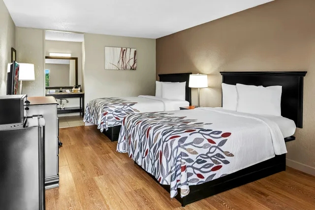 غرفة ديلوكس بسريرين مزدوجين للمدخنين، Red Roof Inn Hot Springs 1/5