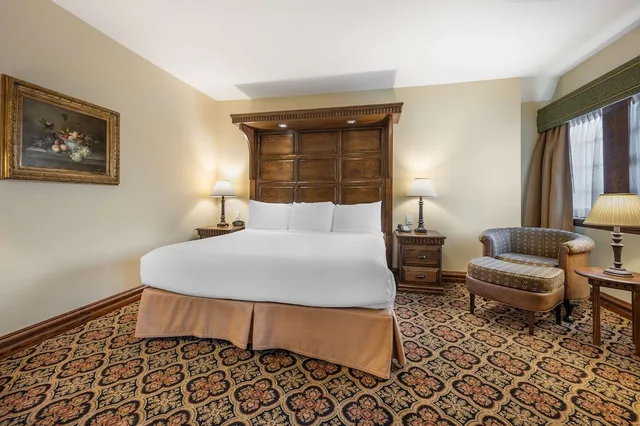 غرفة قياسية بسرير كينج، Best Western Premier Mariemont Inn 1/8