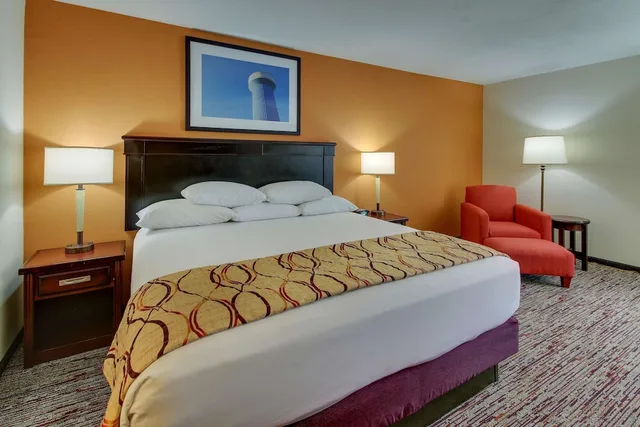 Room, King Bed, Pear Tree Inn St Louis Arnold 2/7