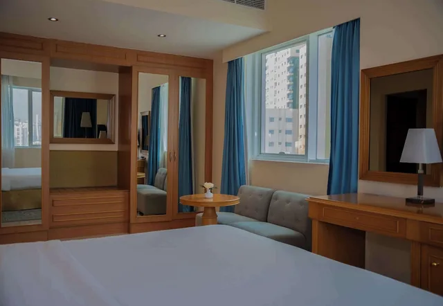 3 Bedrooms, Suite, Single, 2 Double and Twin Beds, Kitchen، Golden Tulip Sharjah- Hotel Apartments 3/10