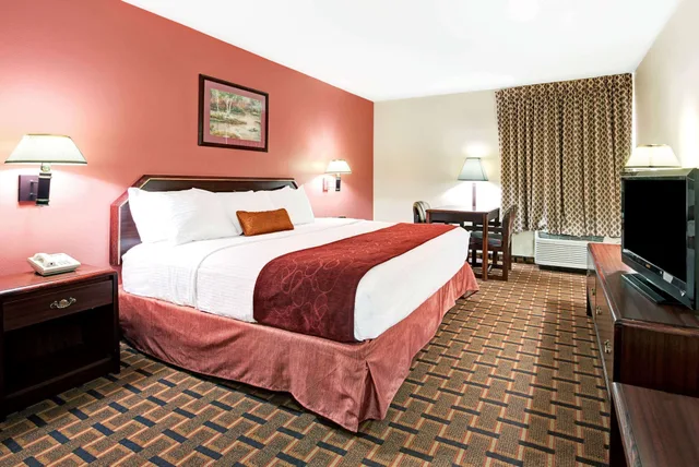 غرفة بسرير كينج لذوي الإعاقة، Days Inn by Wyndham Dallas Plano 1/10