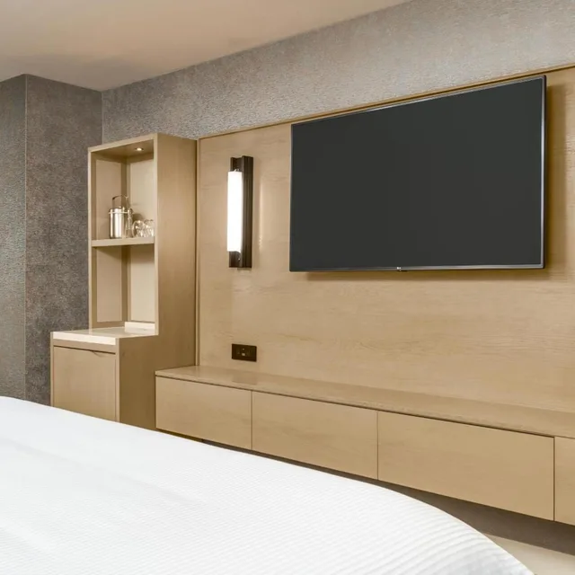 غرفة بسرير كينج في طابق مرتفع، The Westin Tysons Corner 4/5