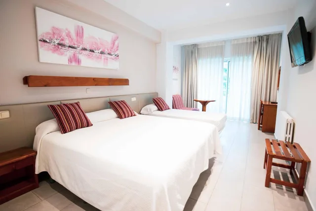 غرفة ثلاثية بشرفة، Hotel S Agoita 1/10