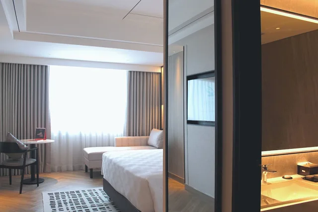 New Deluxe Queen Room، Hotel Ciputra Cibubur managed by Swiss-Belhotel International 5/6